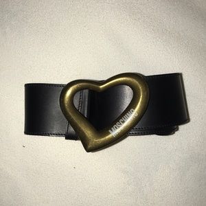 Moschino heart belt